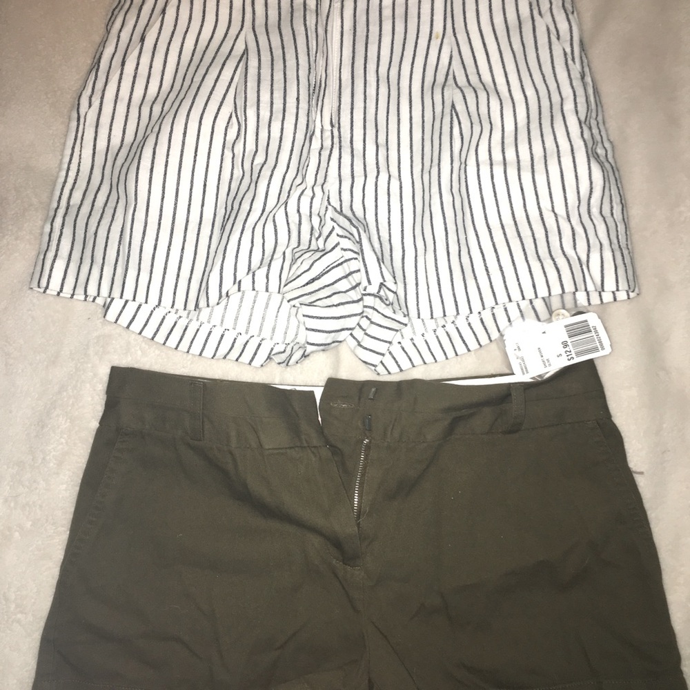 2 F21 shorts